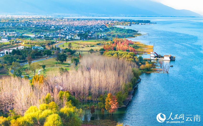 A scenic view of erhai lake