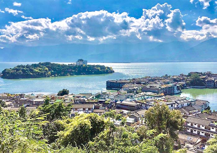 A scenic view of erhai lake