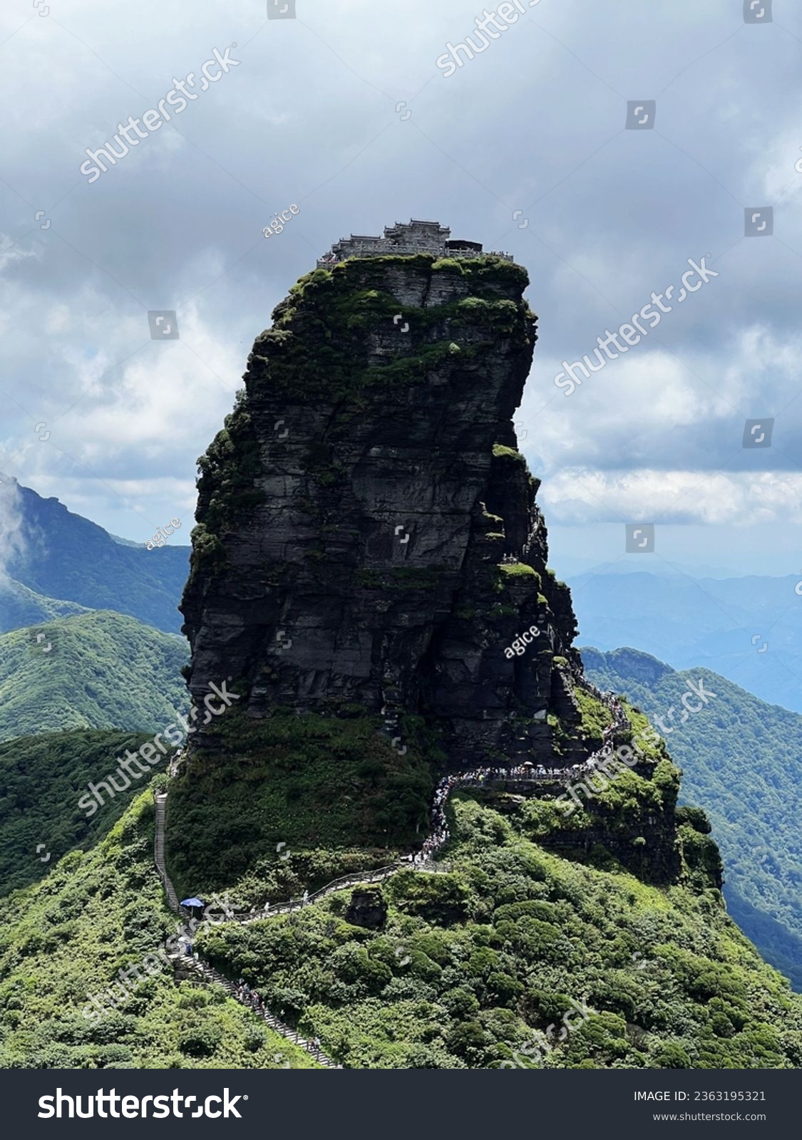 A scenic view of fanjing mountain