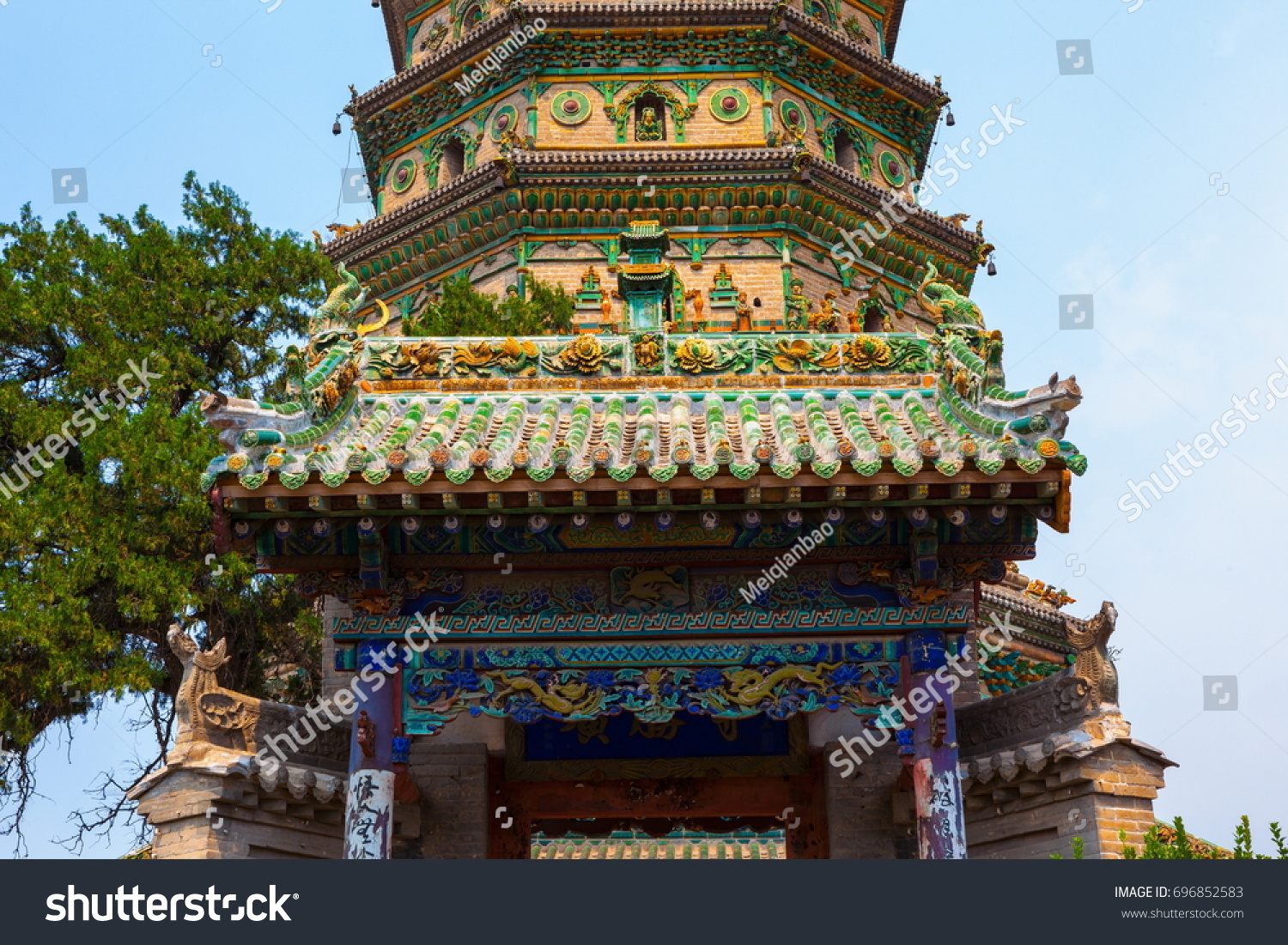 A scenic view of Feihong Pagoda