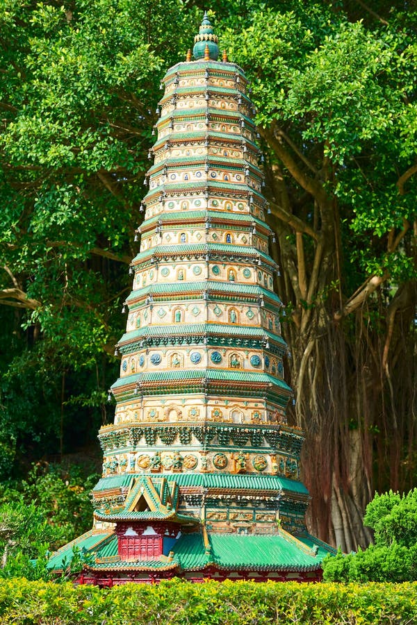 A scenic view of Feihong Pagoda