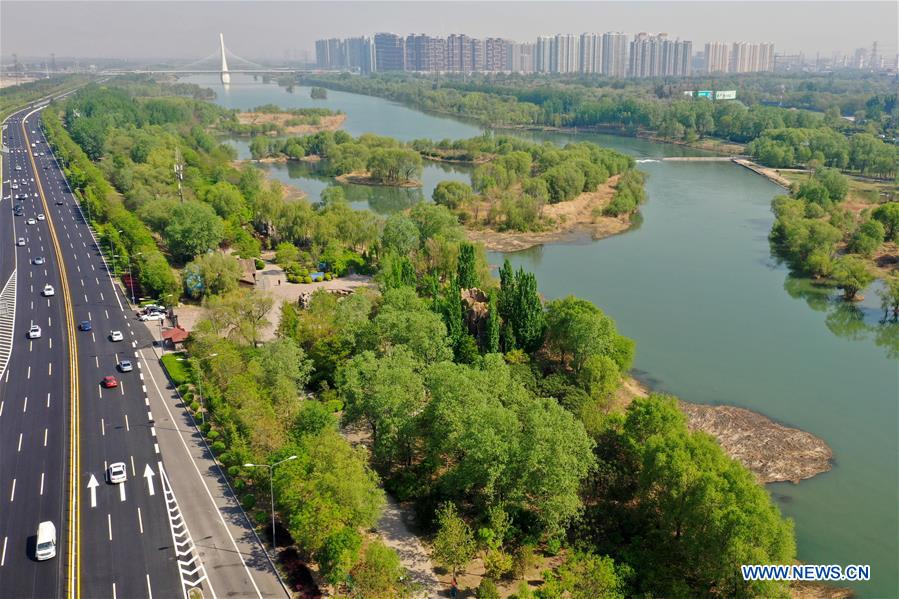 A scenic view of Fenhe River Park
