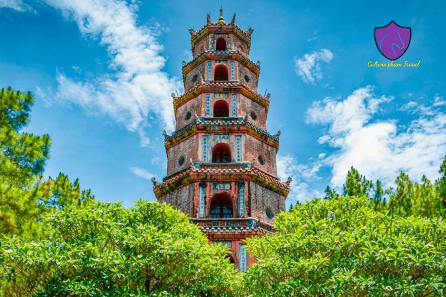 A scenic view of Four Gates Pagoda