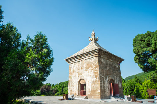A scenic view of Four Gates Pagoda