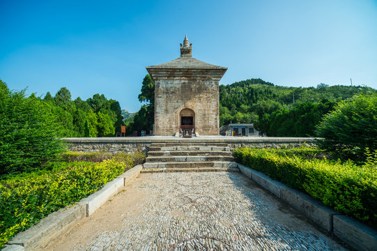 A scenic view of Four Gates Pagoda