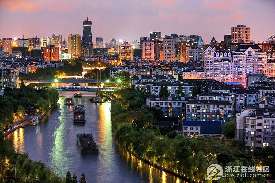 A scenic view of grand_canal_beijing_section