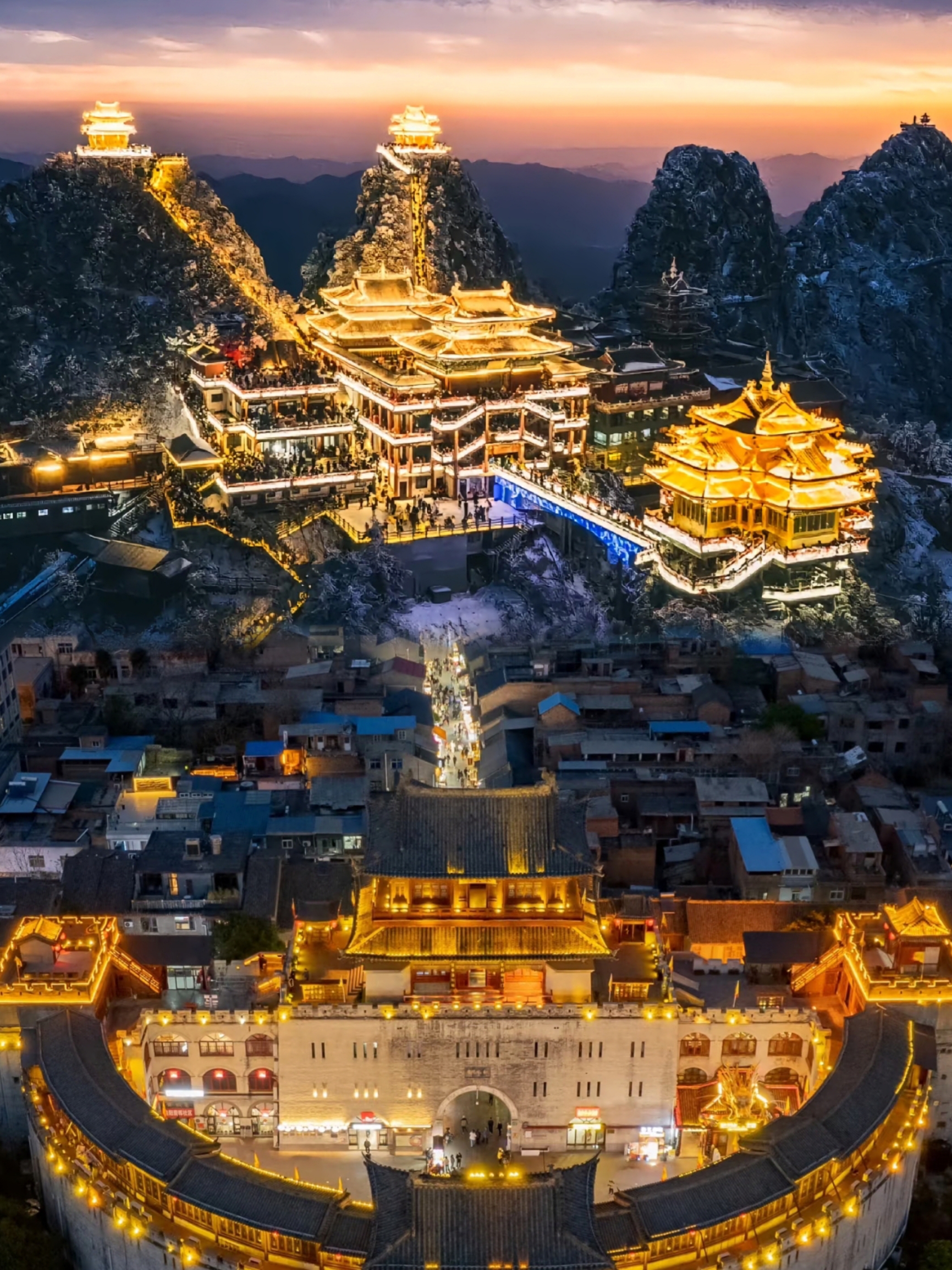 A scenic view of great_buddha_temple_grottoes_scenic_area