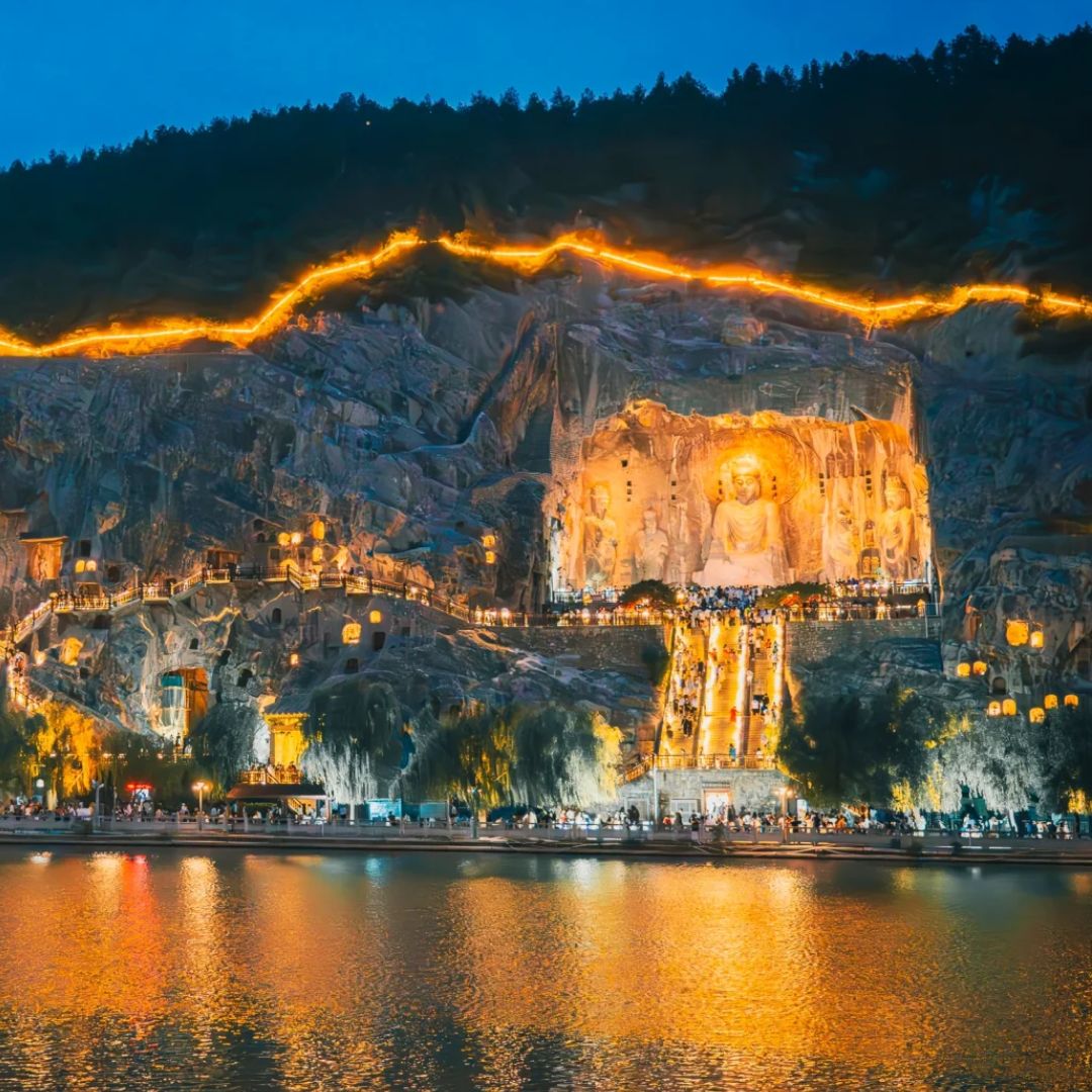 A scenic view of great_buddha_temple_grottoes_scenic_area