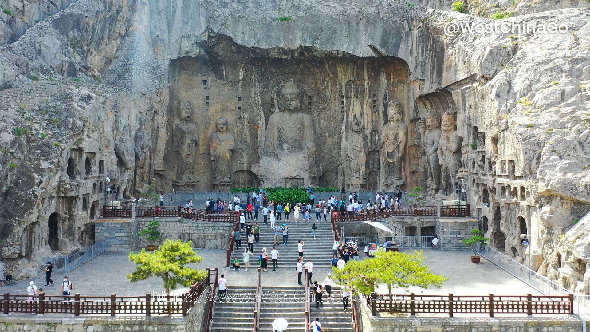 A scenic view of great_buddha_temple_grottoes_scenic_area