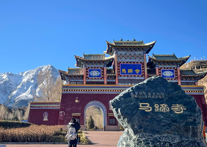 A scenic view of great_buddha_temple_grottoes_scenic_area