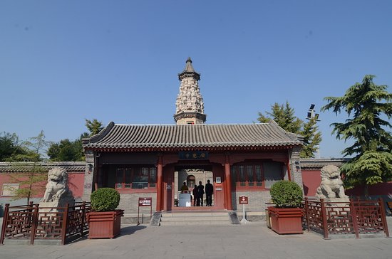A scenic view of Guanghui Temple Pagoda