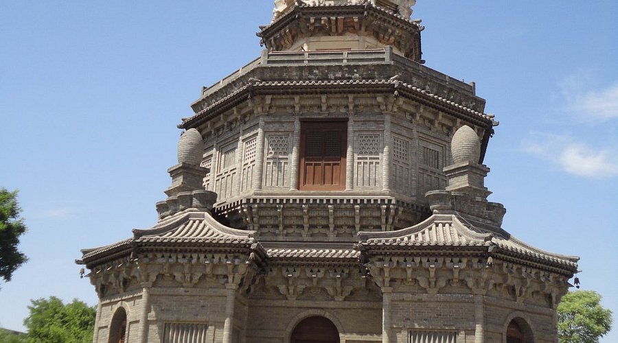 A scenic view of Guanghui Temple Pagoda