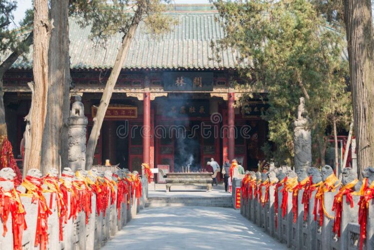 Visiting Guanlin Temple: Tips for an Enriching Cultural Experience