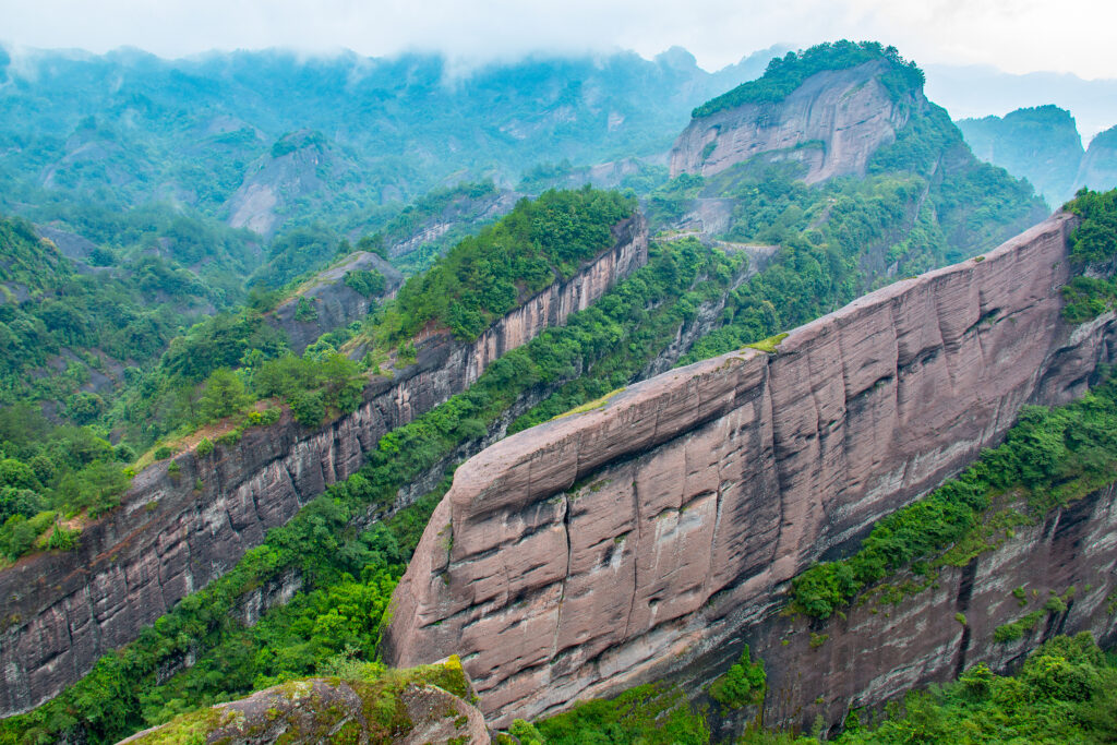 A Photographer’s Dream: Capturing the Stunning Landscapes of Guanzhi Mountain
