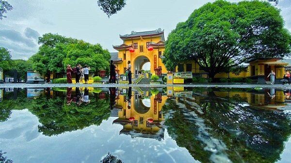 A scenic view of guilin prince city