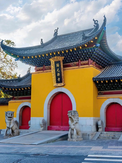 A scenic view of Guiyuan Temple
