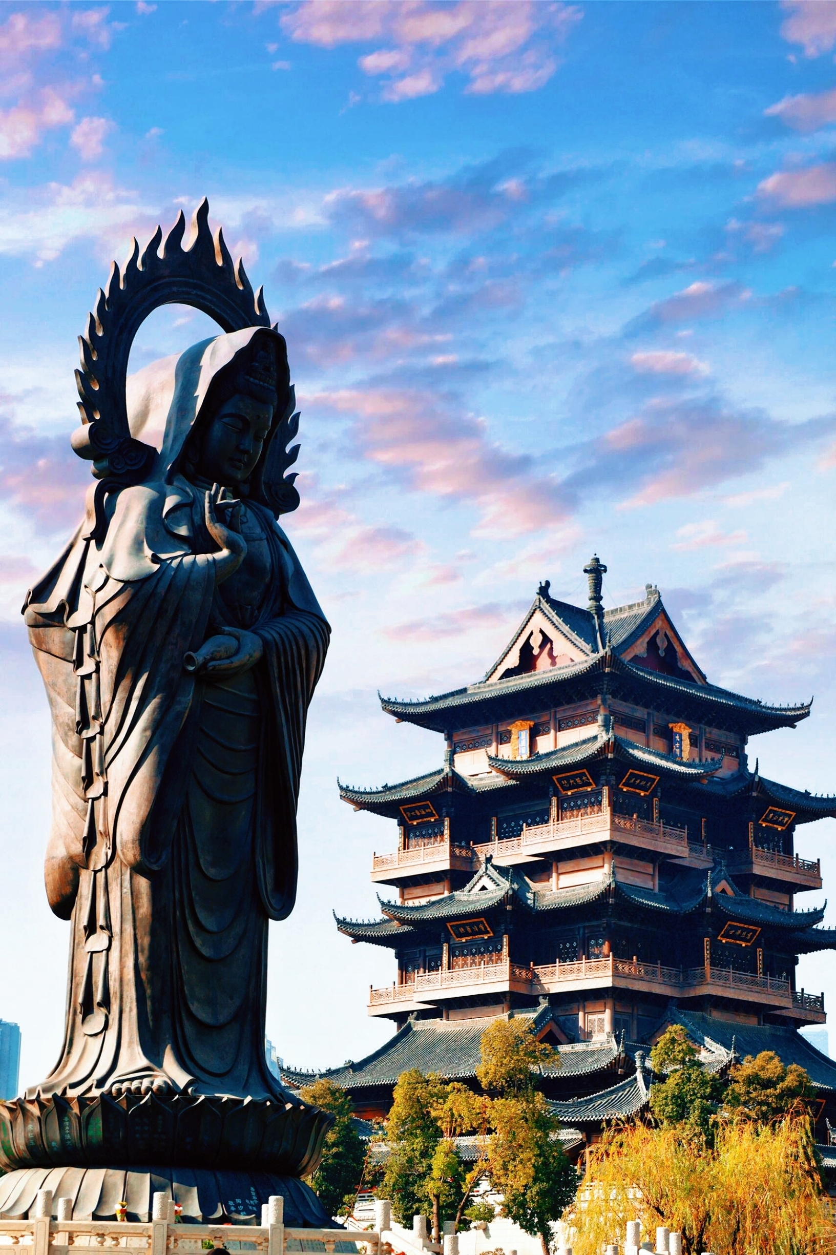 A scenic view of Guiyuan Temple