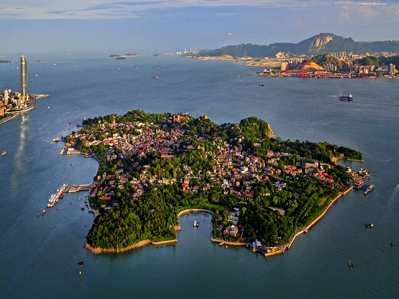 A Culinary Journey Through Gulangyu Island: Taste the Local Flavors