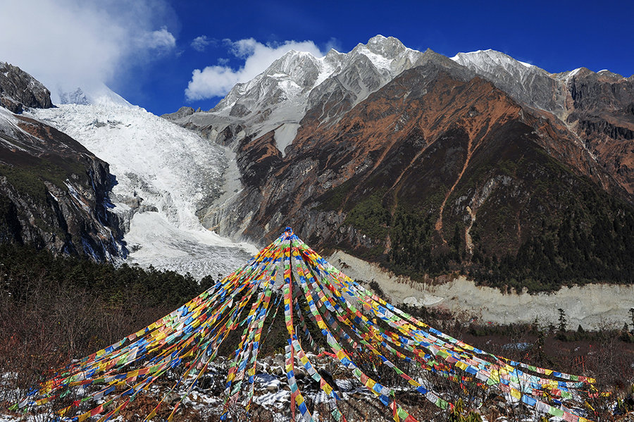 A scenic view of hailuogou glacier park