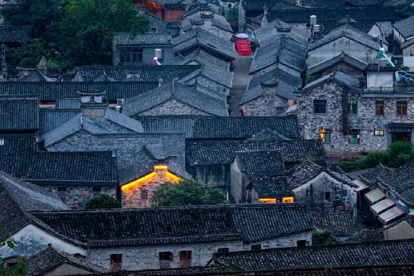A scenic view of haixin_shan_ancient_buildings