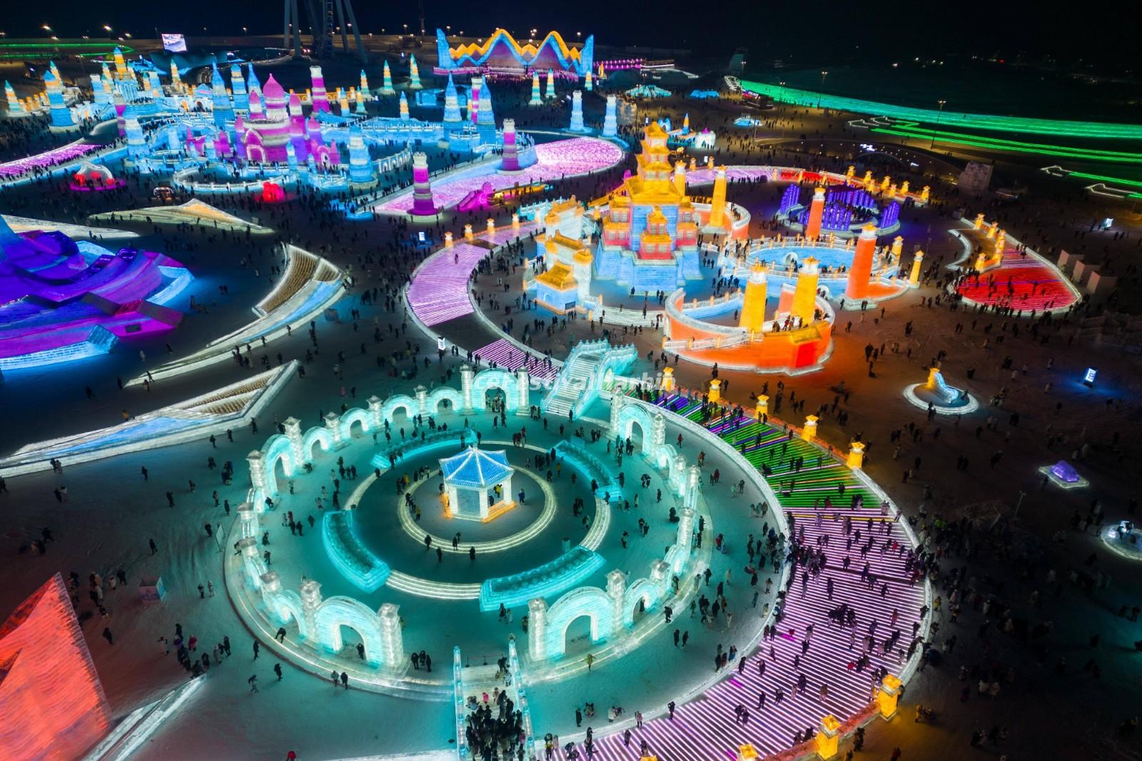 A scenic view of harbin_ice_and_snow_world