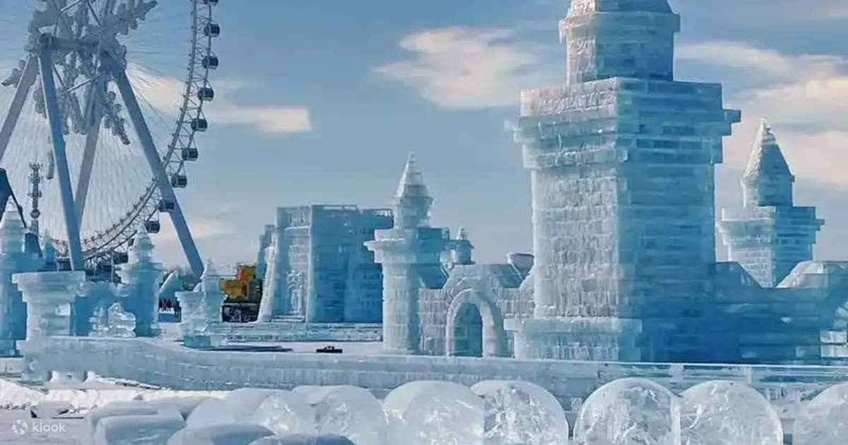 A scenic view of harbin_ice_and_snow_world