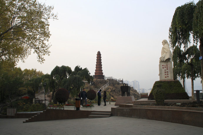 Why Hongshan Park Should Be on Your Urumqi Itinerary: A Traveler’s Guide