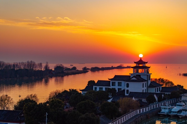What Makes Hongze Lake the Ideal Spot for Eco-Tourism and Birdwatching?