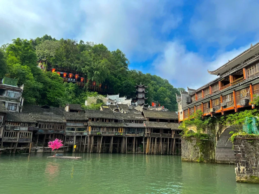 A scenic view of Huaminglou