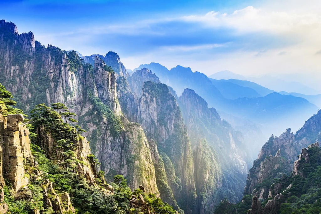 A scenic view of huangshan scenic area