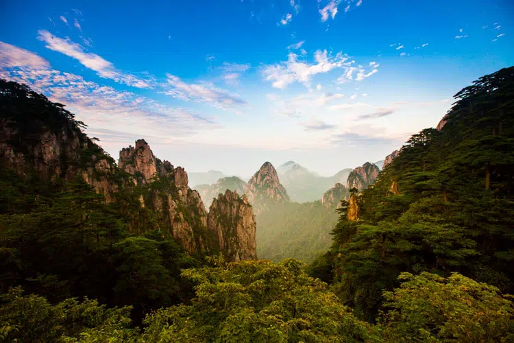 A scenic view of huangshan scenic area