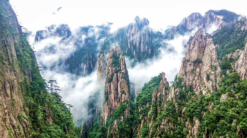 A scenic view of huangshan scenic area