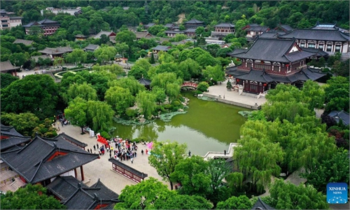 Journey Through Time: The Love Story of Emperor Xuanzong and Yang Yuhuan at Huaqing Palace