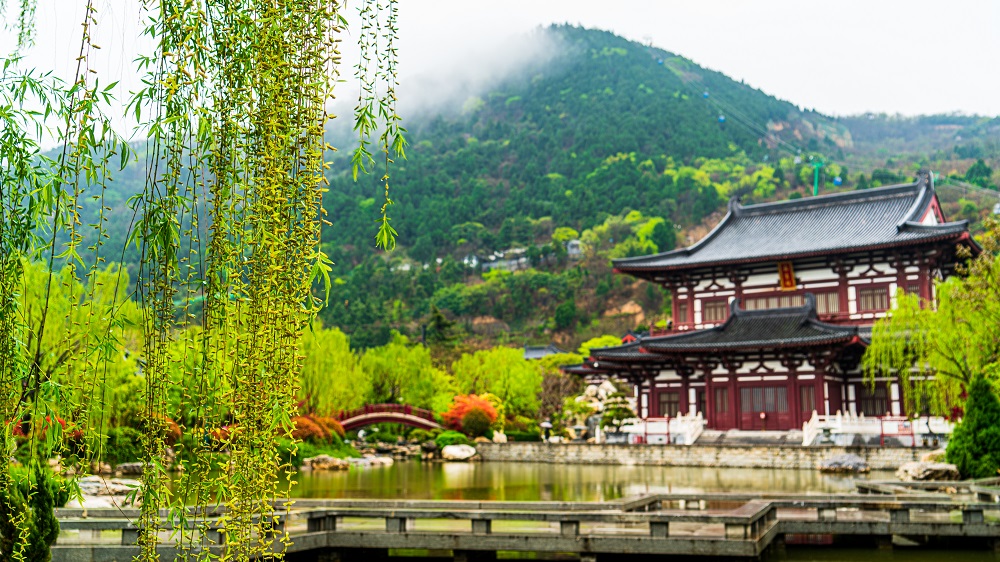 A scenic view of huaqing palace
