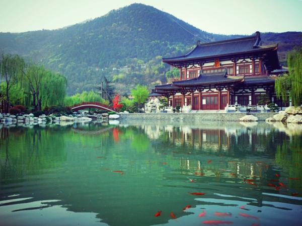 A scenic view of huaqing_palace_cultural_tourism_scenic_area