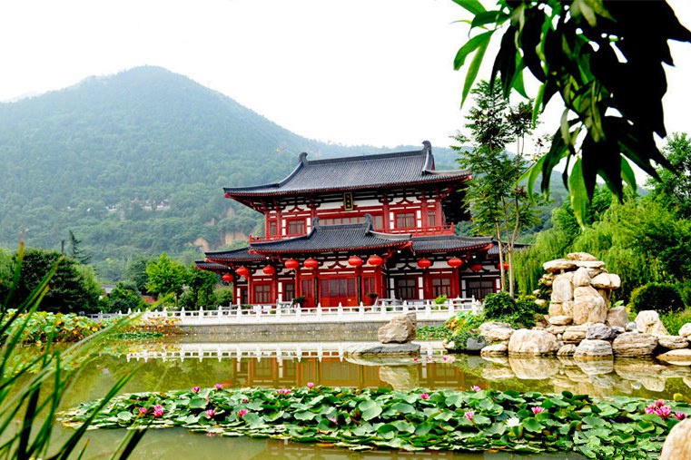 A scenic view of huaqing_palace_cultural_tourism_scenic_area