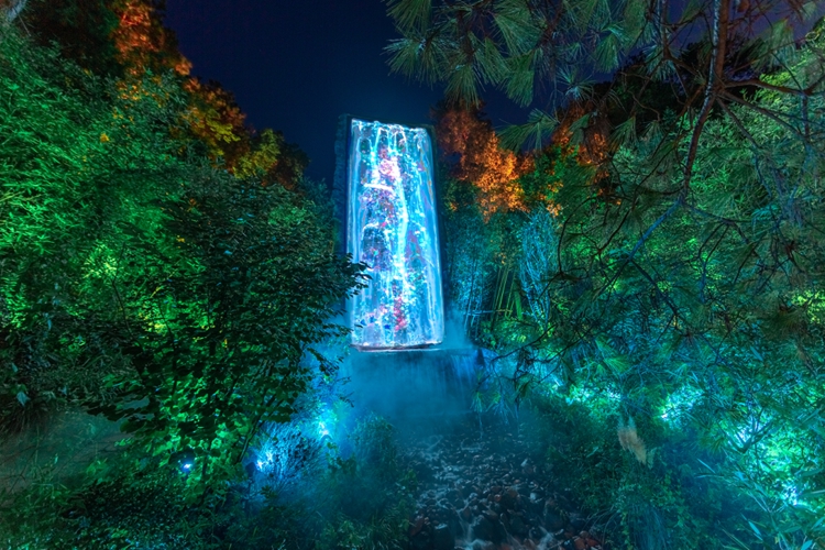 A scenic view of huashan grottoes