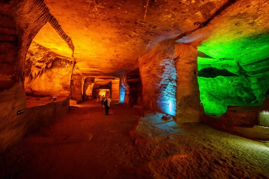 A scenic view of huashan mysterious grottoes