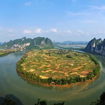 Huashan Rock Paintings: An Unforgettable Adventure for Culture Enthusiasts