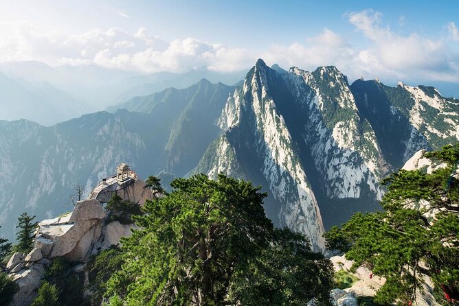A scenic view of huashan_scenic_area