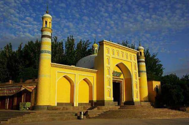 A scenic view of id kah mosque