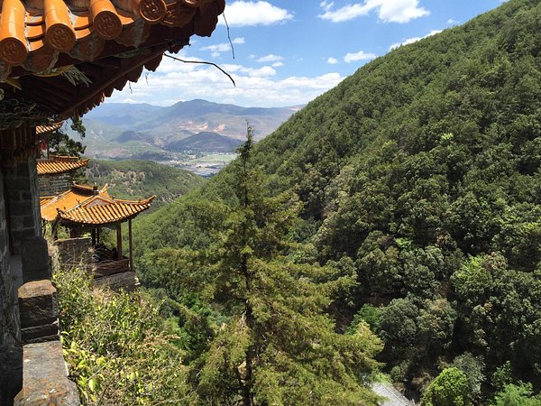 A scenic view of jianchuan ancient city