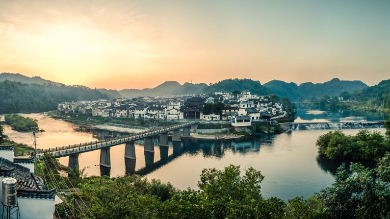 A scenic view of jiangnus_hometown_qin_peoples_village_scenic_area