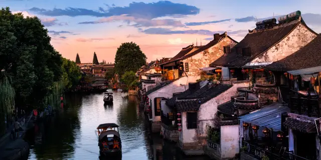 A Food Lover’s Journey: Culinary Delights at Jiashan Yunlan Bay