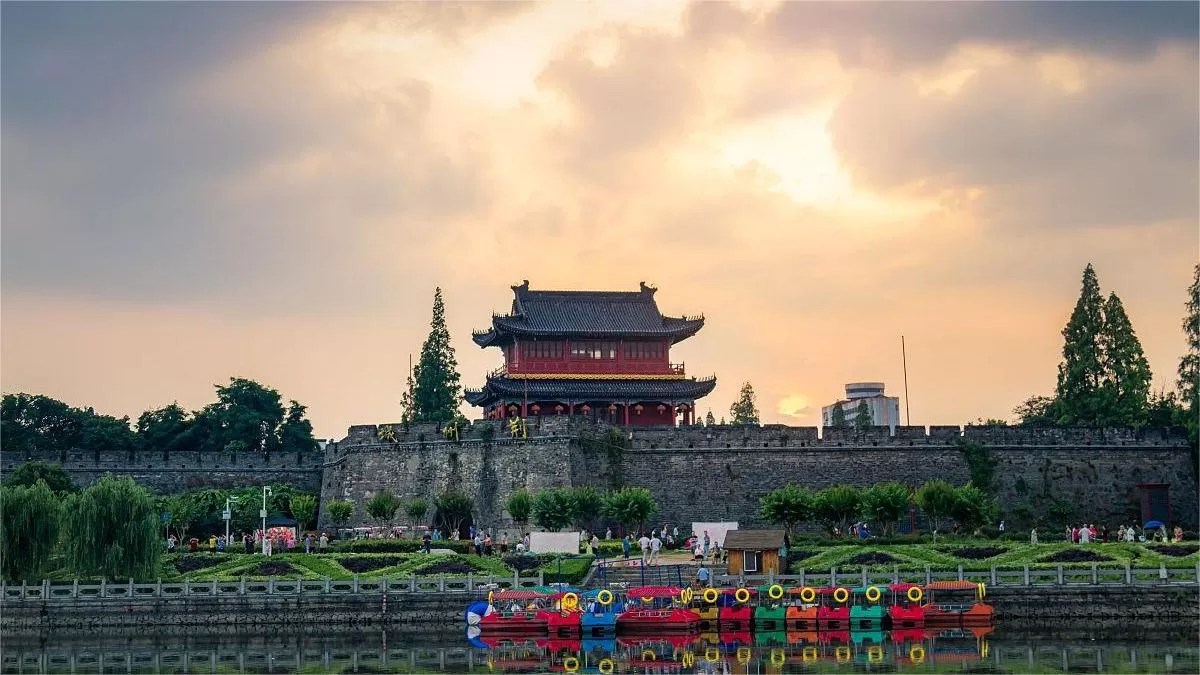 A scenic view of Jingzhou Ancient City