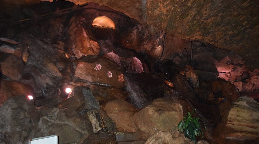 A scenic view of jinhua cave temples