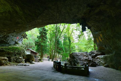 A scenic view of jinhua cave temples