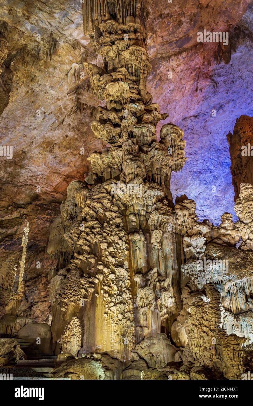 A scenic view of jinhua cave temples