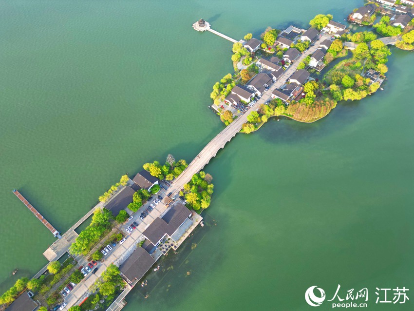 A scenic view of jinji lake