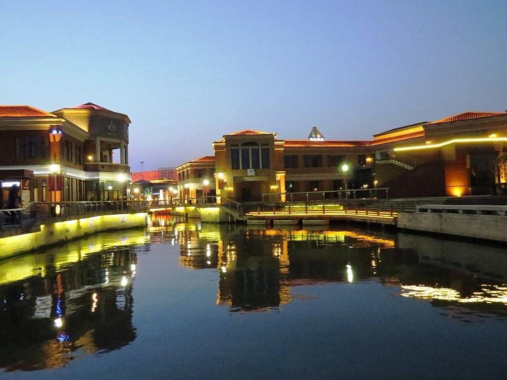 A scenic view of jinji lake
